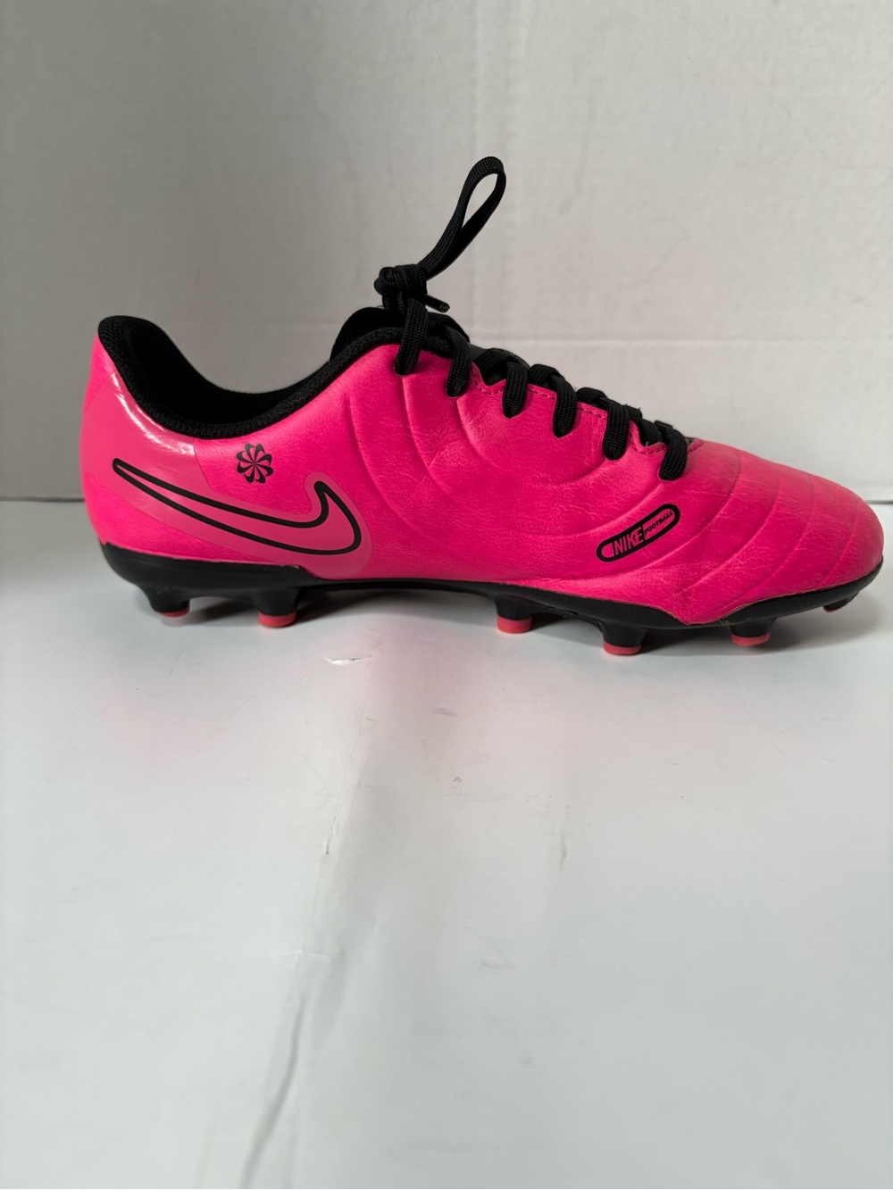 Nike Kids Hot Pink and Black Soccer Cleats